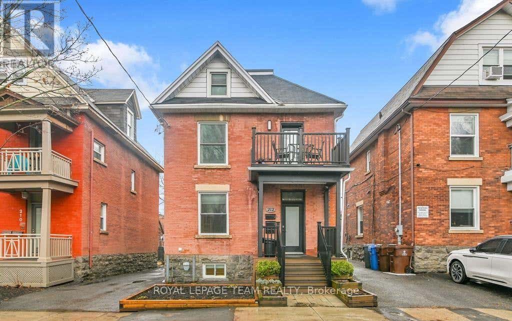 1 - 212 FLORA STREET