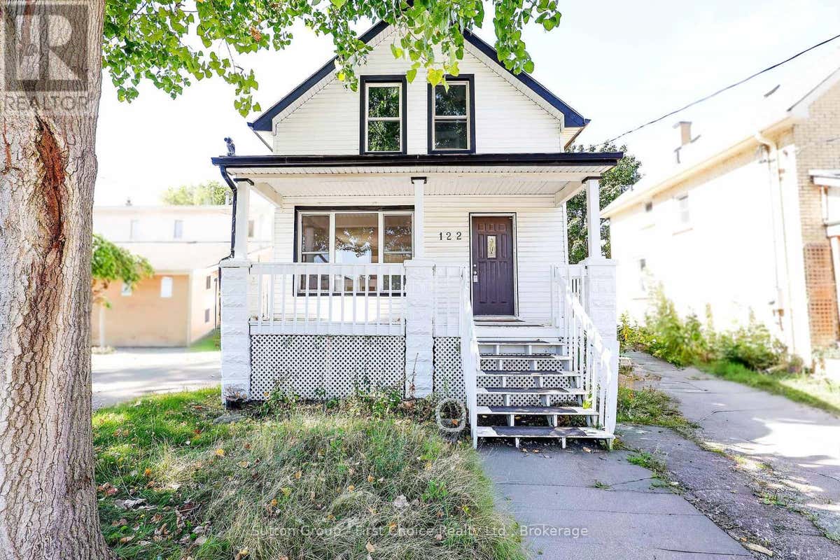 122 TRINITY St  
