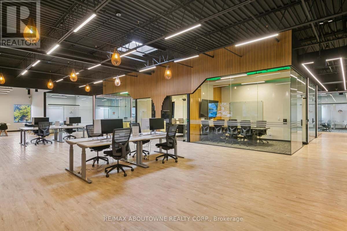 211-A - 320 MATHESON BOULEVARD W