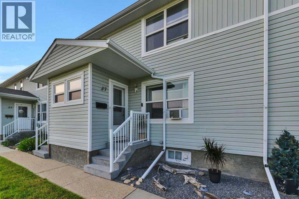 37 POPLAR CRESCENT