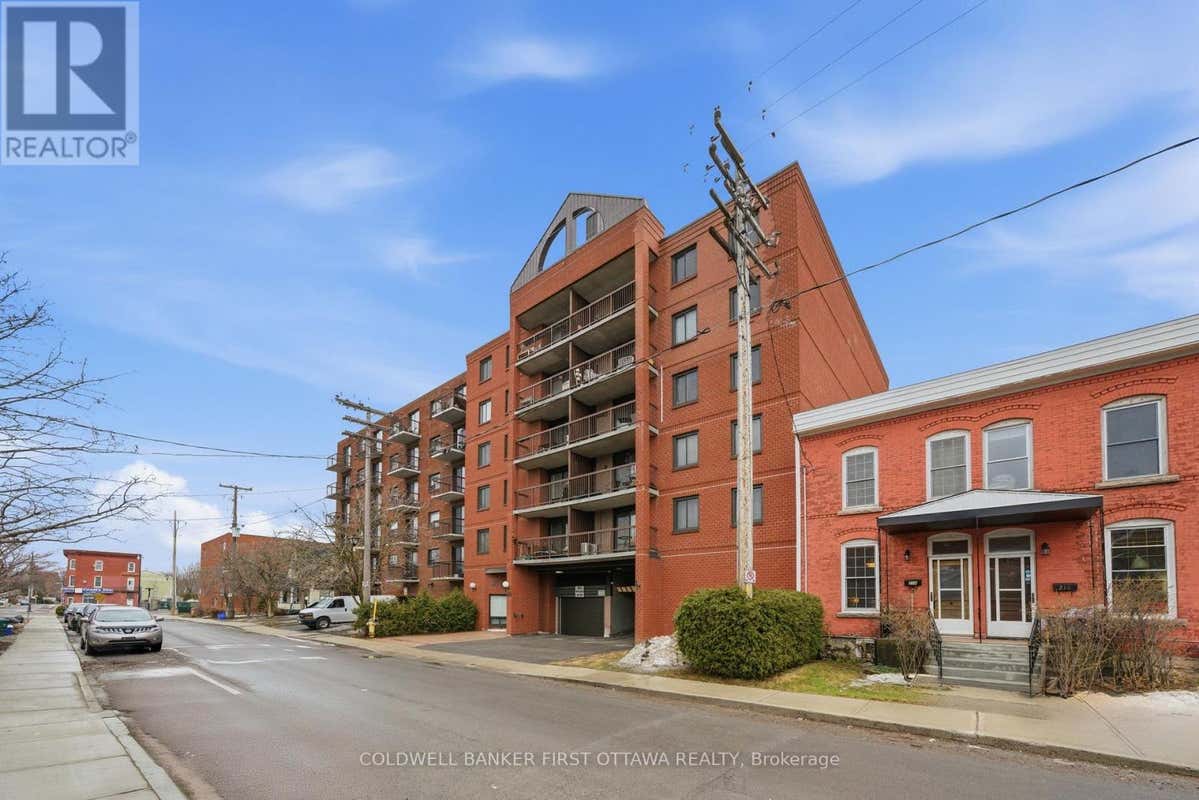 402 - 222 GUIGUES AVENUE