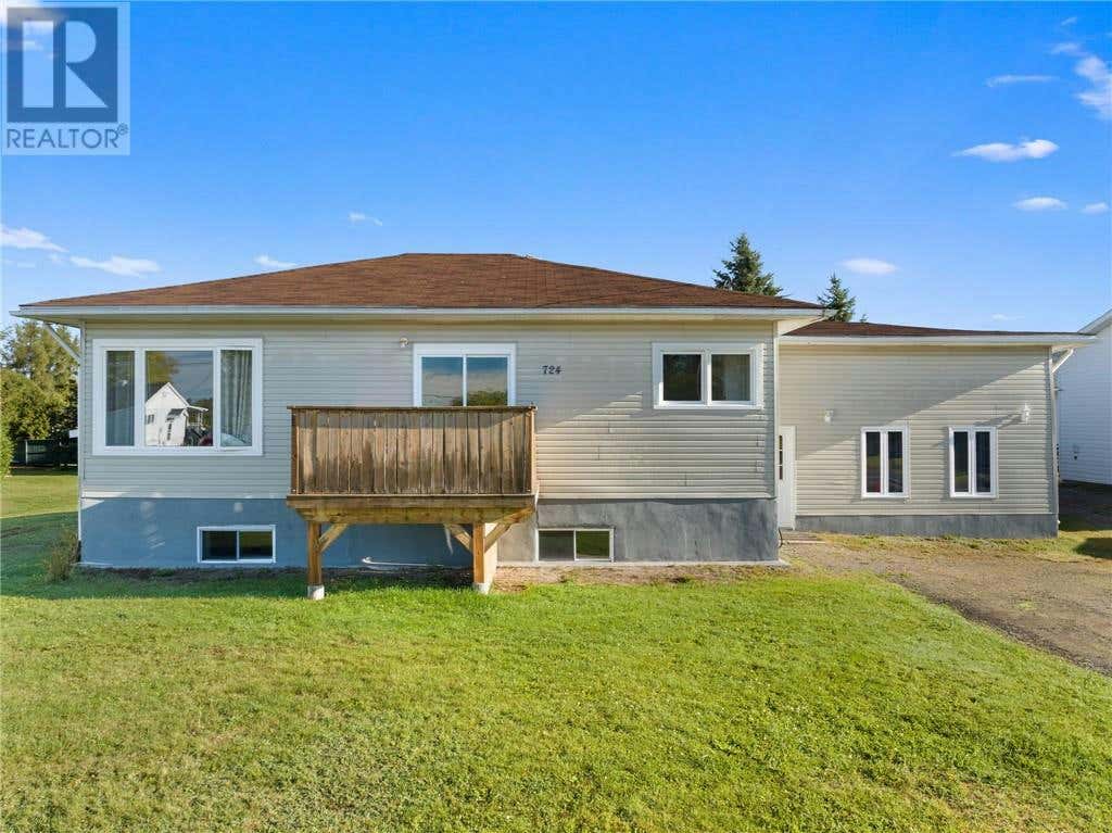 724 Notre Dame Avenue, Azilda, ON House For Sale RE/MAX 2119416