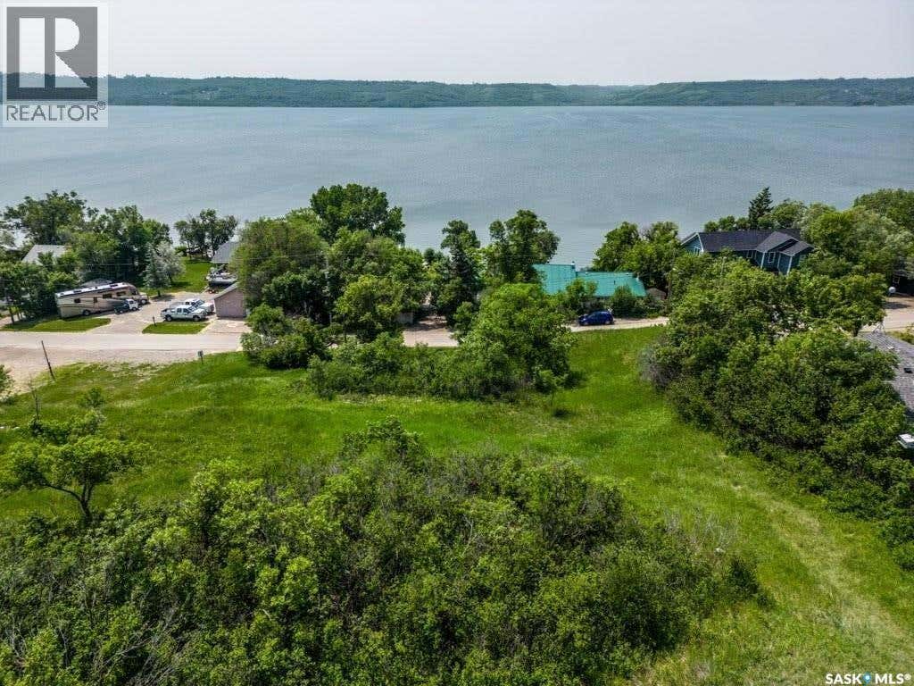38 LAKESHORE DRIVE