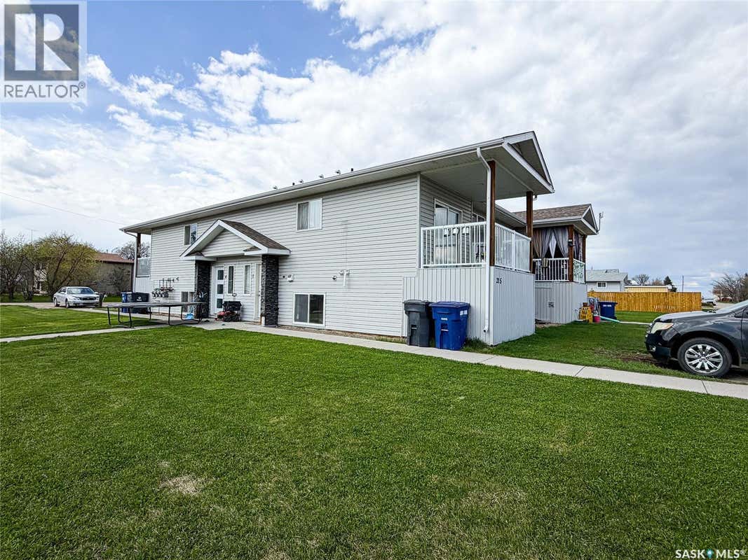 215 2ND STREET W