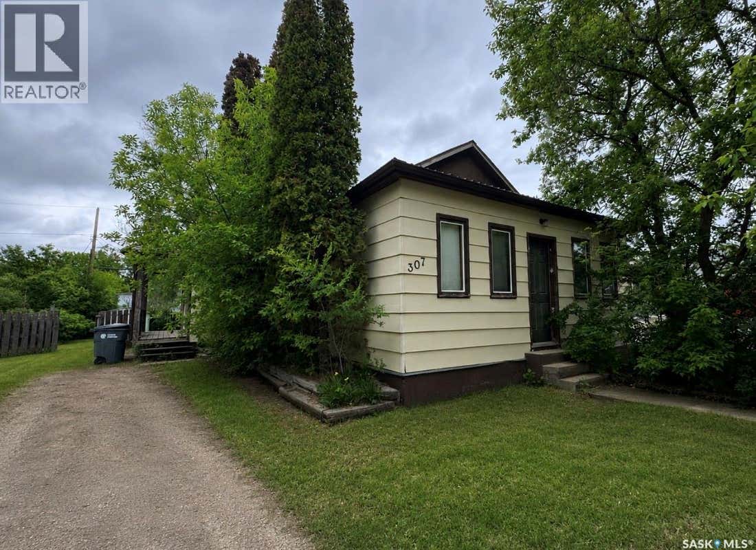 307 5TH AVENUE W