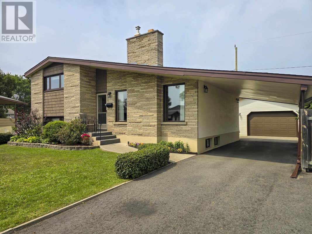 236 POPLAR AVE