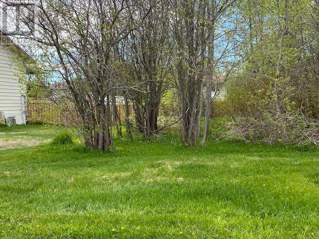 25 EASTGROVE CRES