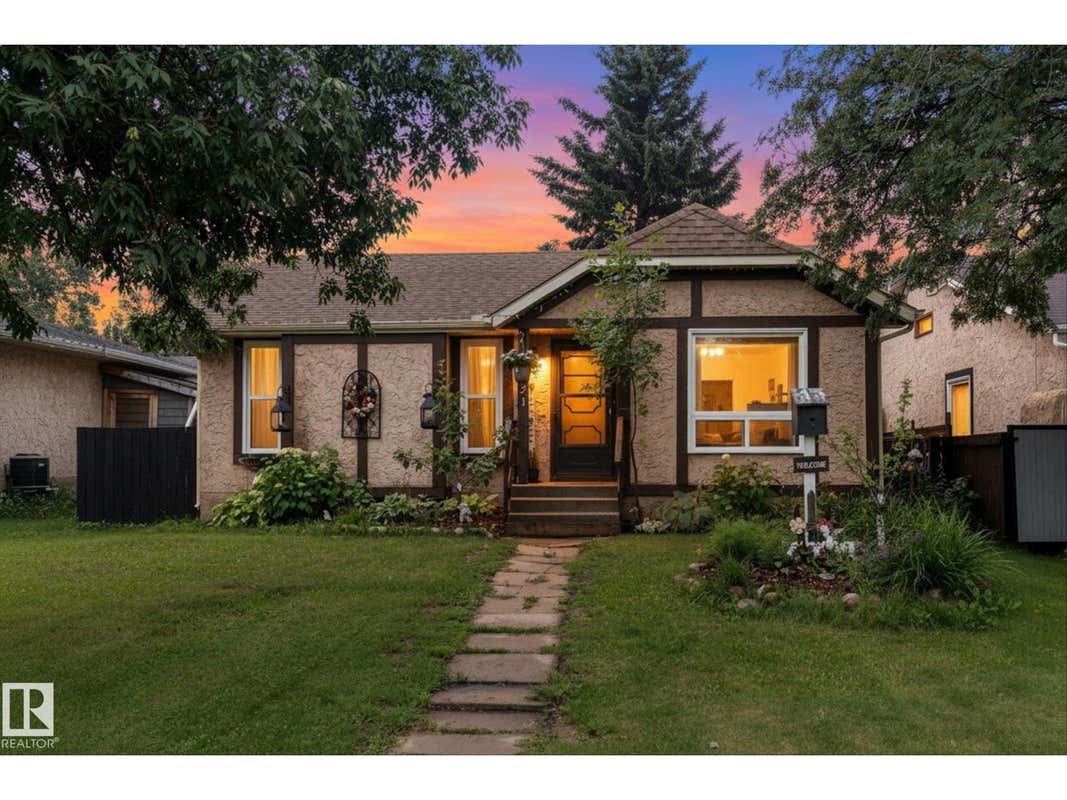 121 GREENWOOD DR