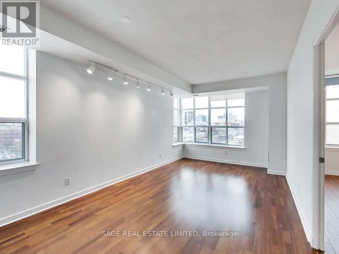 910 - 438 RICHMOND STREET W