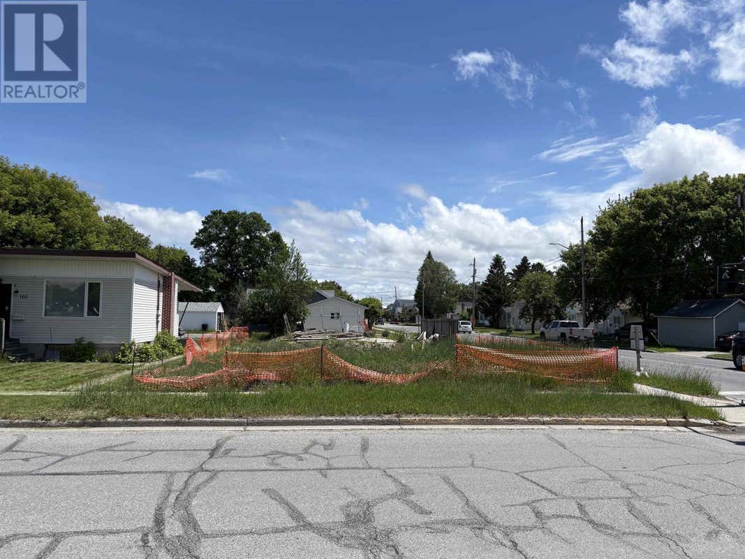 700 CROWE AVE