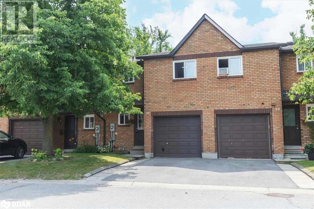 37 LOGGERS Run, Barrie, ON L4N6W3 Condo For Sale RE/MAX 40672085