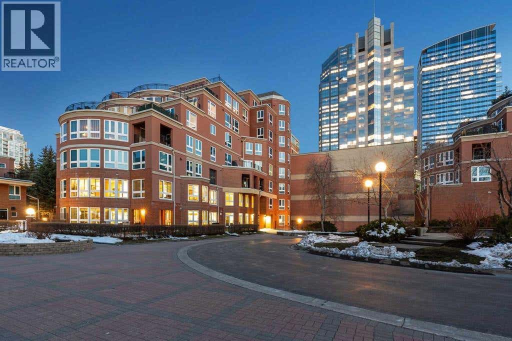 8203, 400 EAU CLAIRE AVENUE SW
