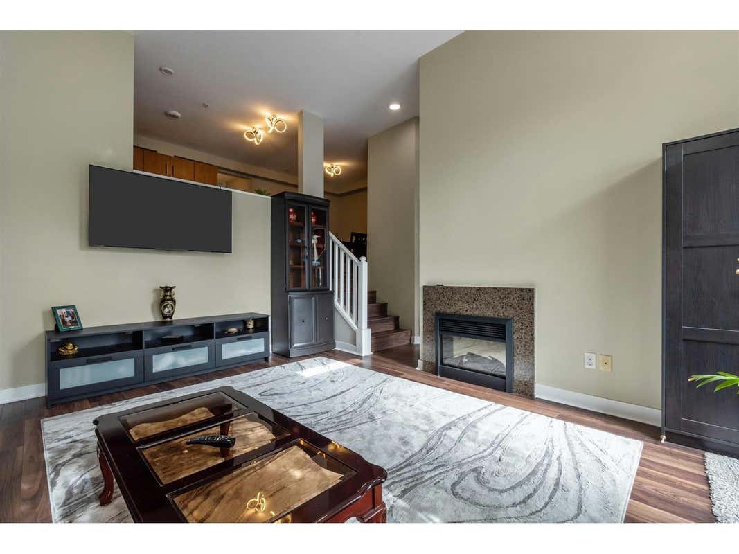 5 15353 100 AVENUE, Surrey, BC V3R3S6 Condo For Sale RE/MAX R2937285