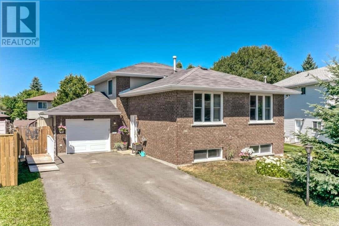 26 MONIQUE CRESCENT