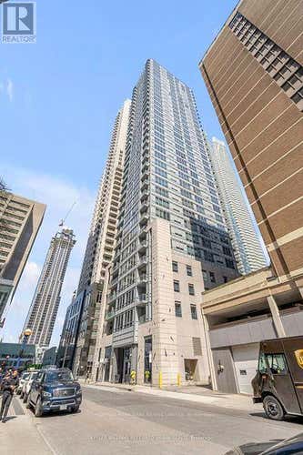 802 - 21 BALMUTO STREET