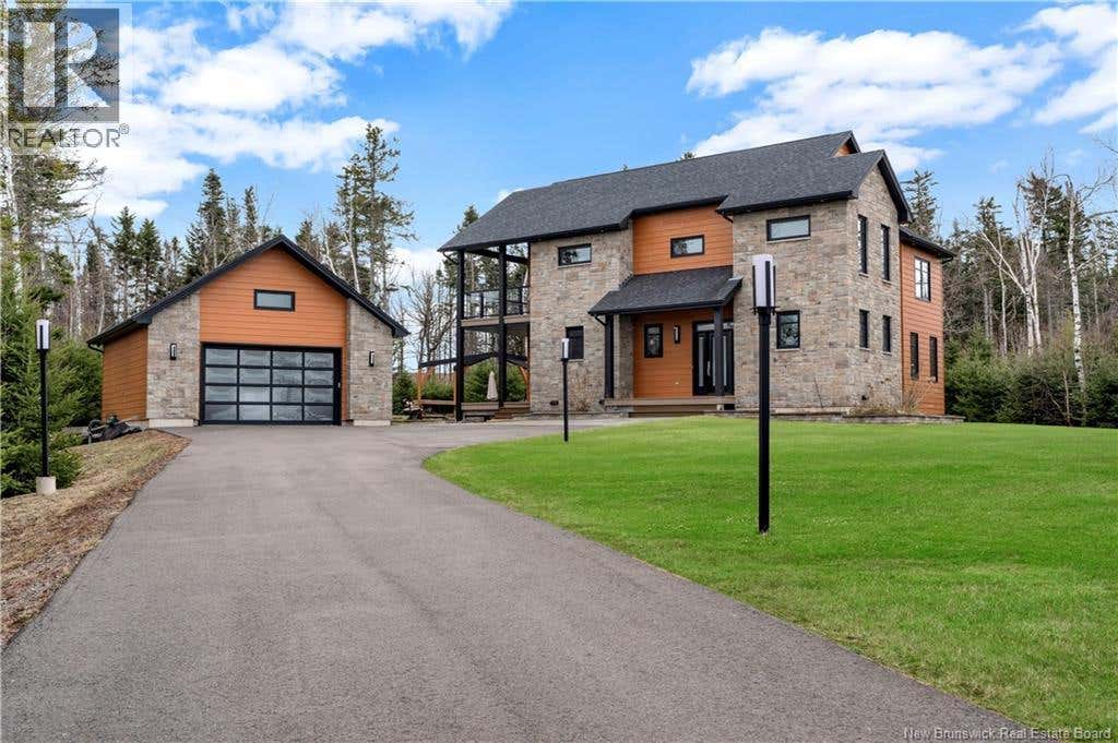 96 THORNCASTLE