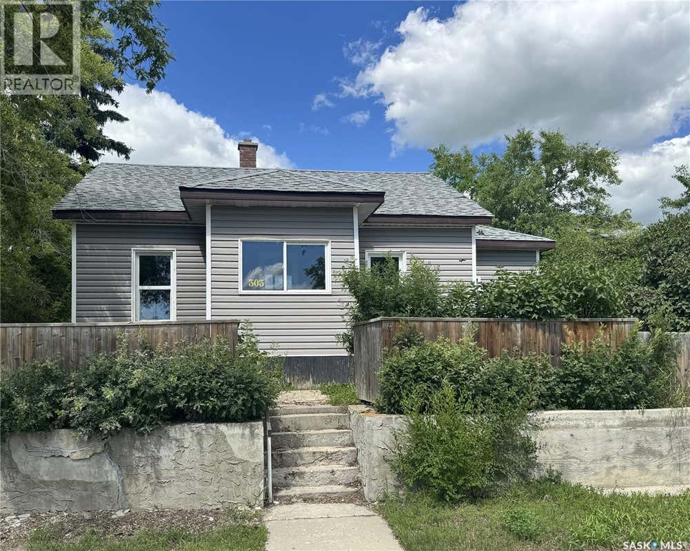 303 4TH AVENUE W