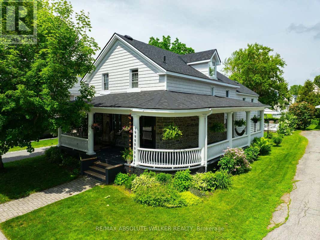 652 HENRY STREET W