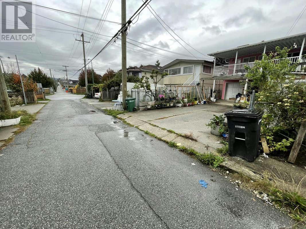 G/F4483 FRANCES STREET, Burnaby, BC V5C2R5 Home For Rent RE/MAX