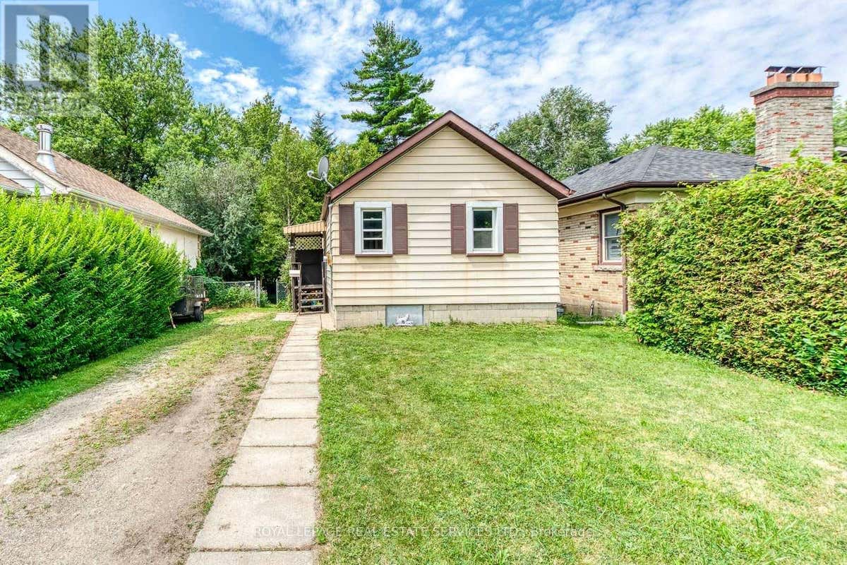 10 THATCHER AVENUE