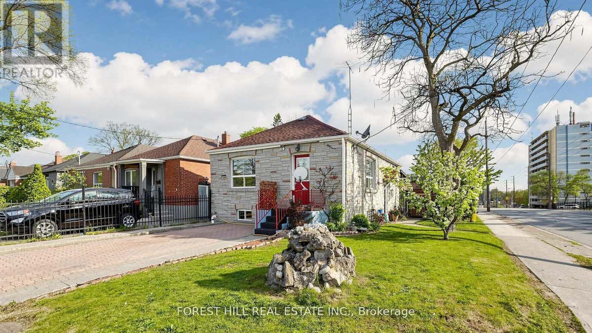 2 ELLINS AVENUE