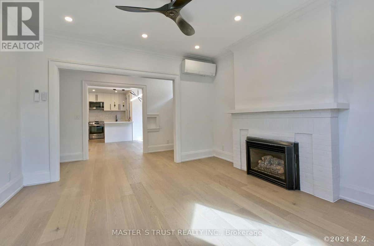 12 9 HUMEWOOD DRIVE, Toronto (HumewoodCedarvale), ON M6C1C9 Duplex