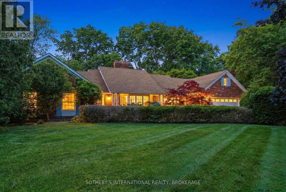 22 COLONEL BUTLER CRESCENT