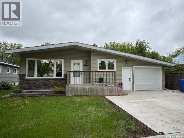 206 3RD AVENUE W