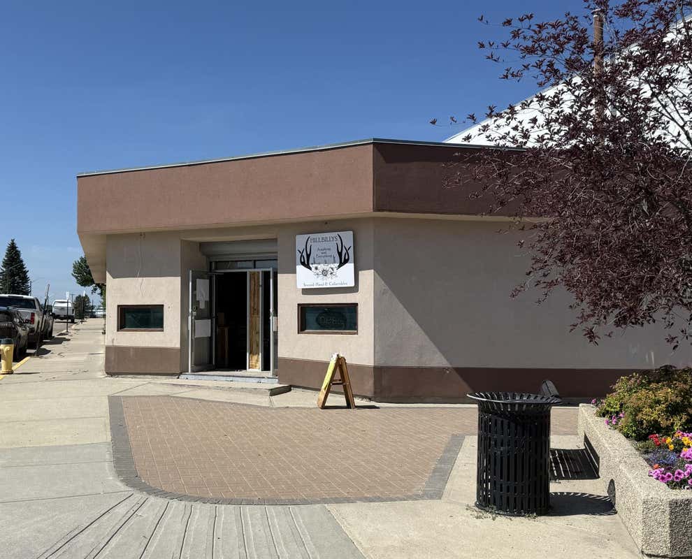 EAST, 5104 51 ST (EAST SUITE)