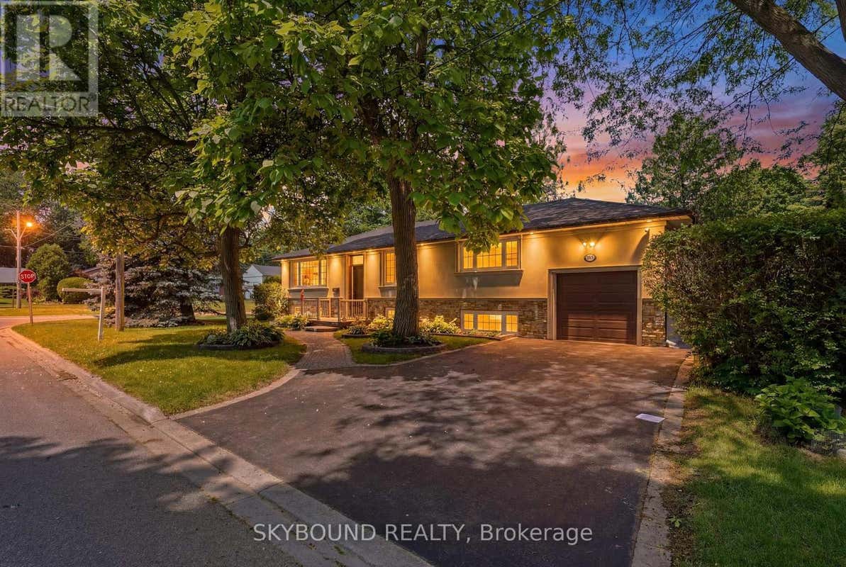 3105 BALLYDOWN CRESCENT