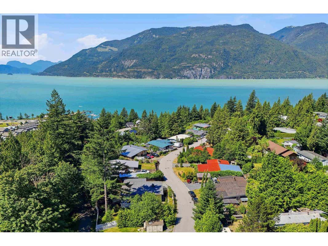 868 UPPER CRESCENT
