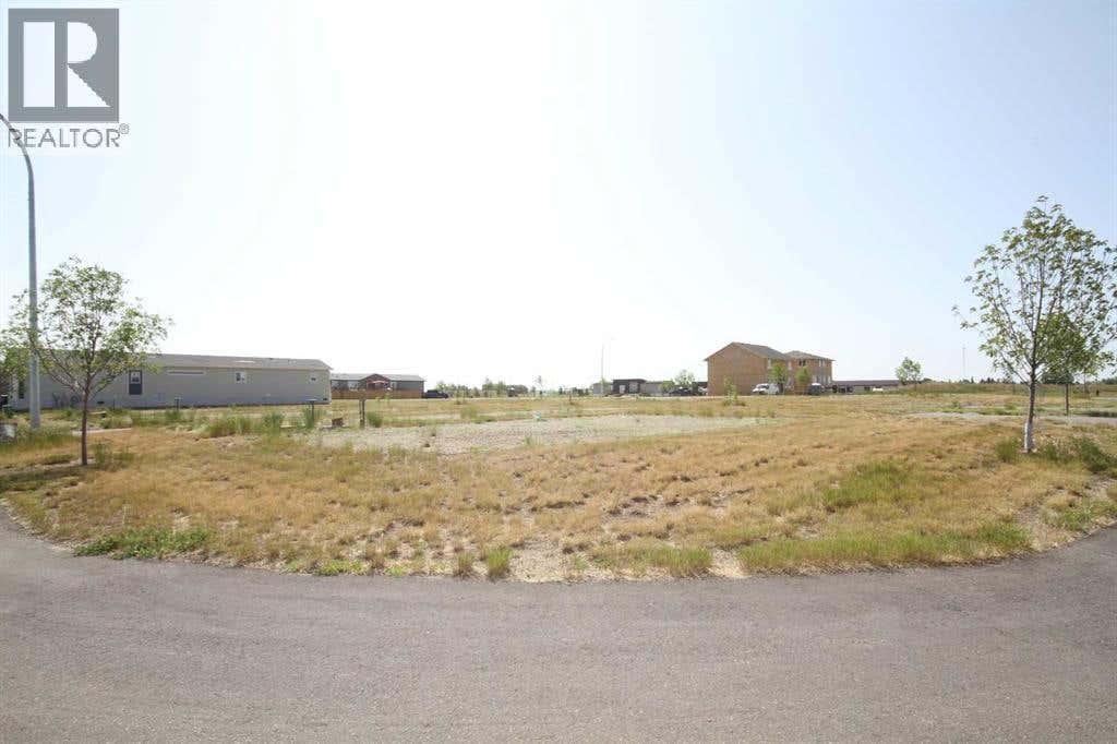 2 MEADOWS WAY