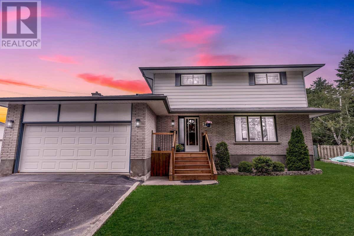 386 LAMBTON PL