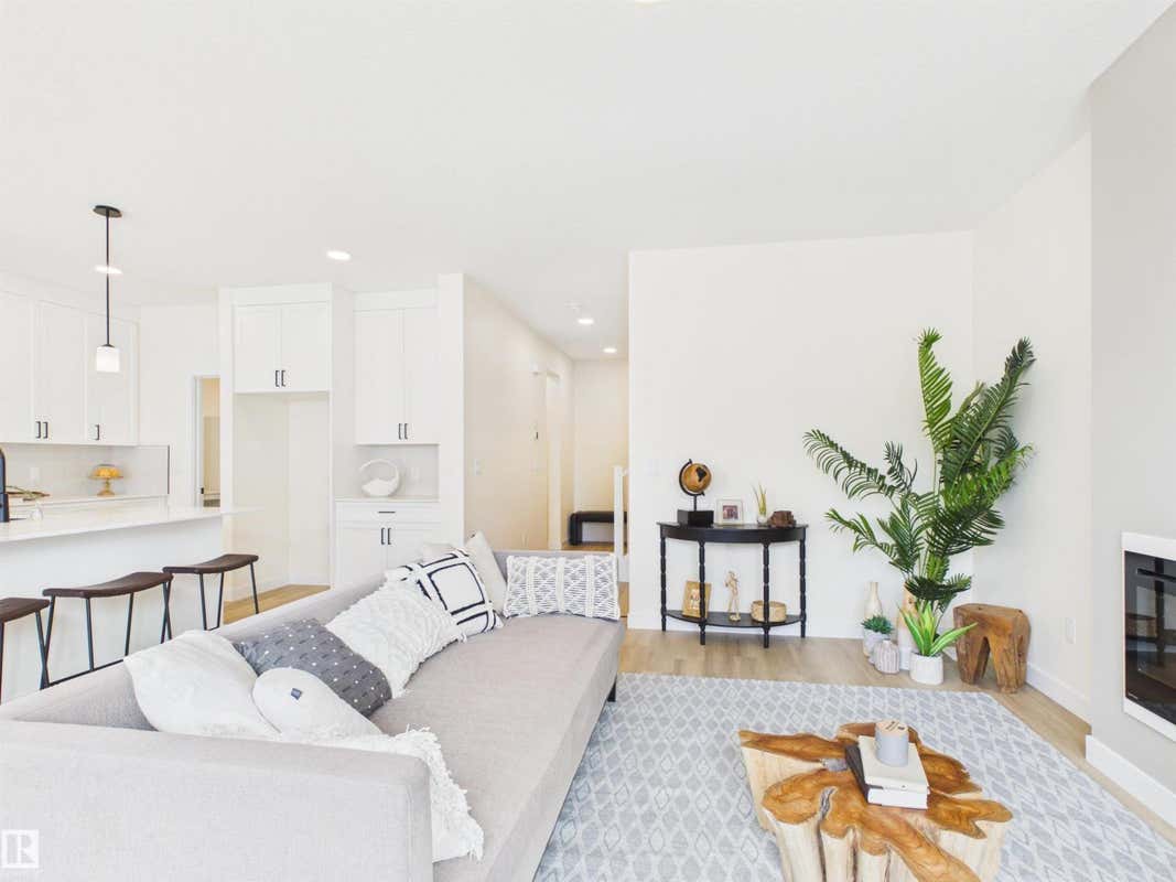 223 RAVINE DR