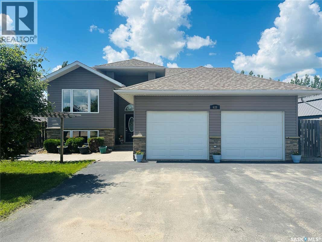 623 FORESTER CRESCENT