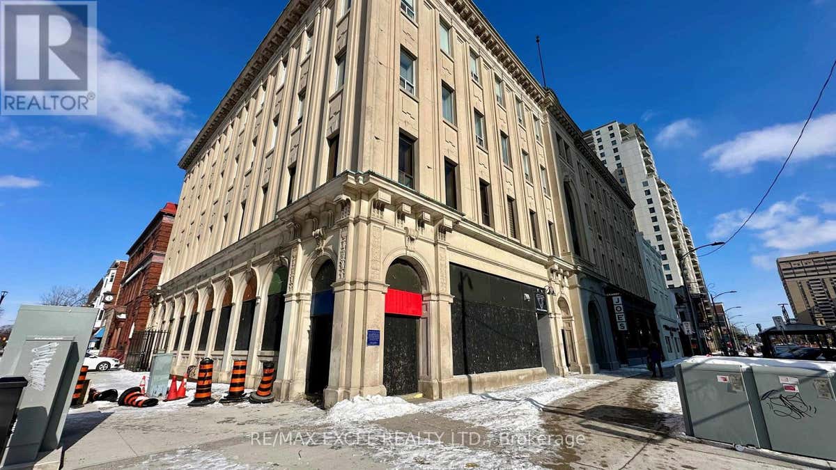 272 DUNDAS STREET E