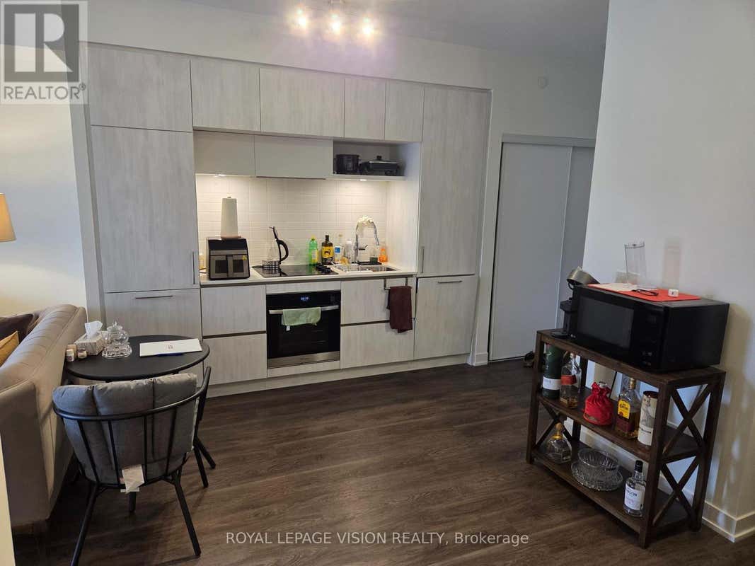 217 - 6 DAVID EYER ROAD