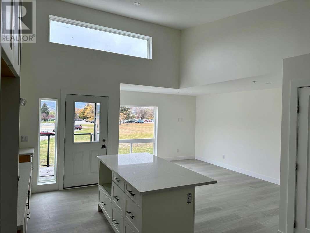 937 SPILLWAY Road Unit 204, Oliver, BC V0H1T8 Condo For Sale RE/MAX