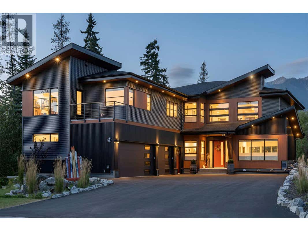 4 SUNSET LANE
