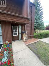 8 111 Fenson CRESCENT