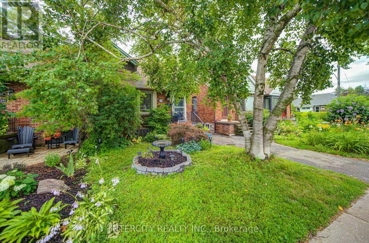 256 BLANTYRE AVENUE