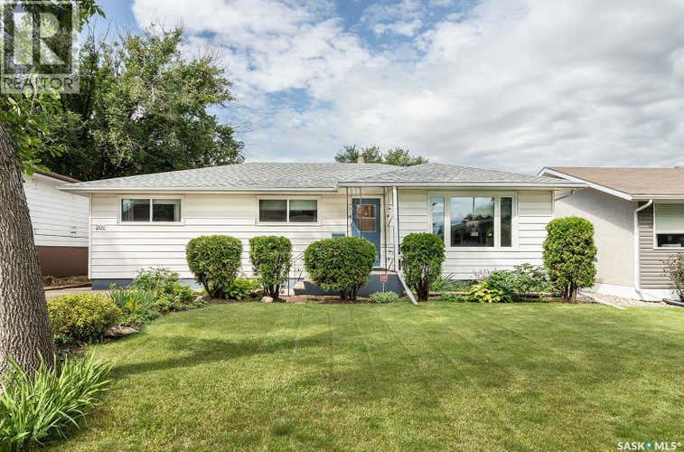 201 Montreal AVENUE S