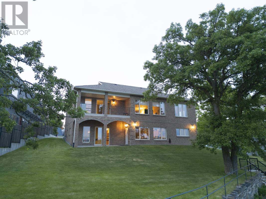 110 LAKESIDE CRESCENT