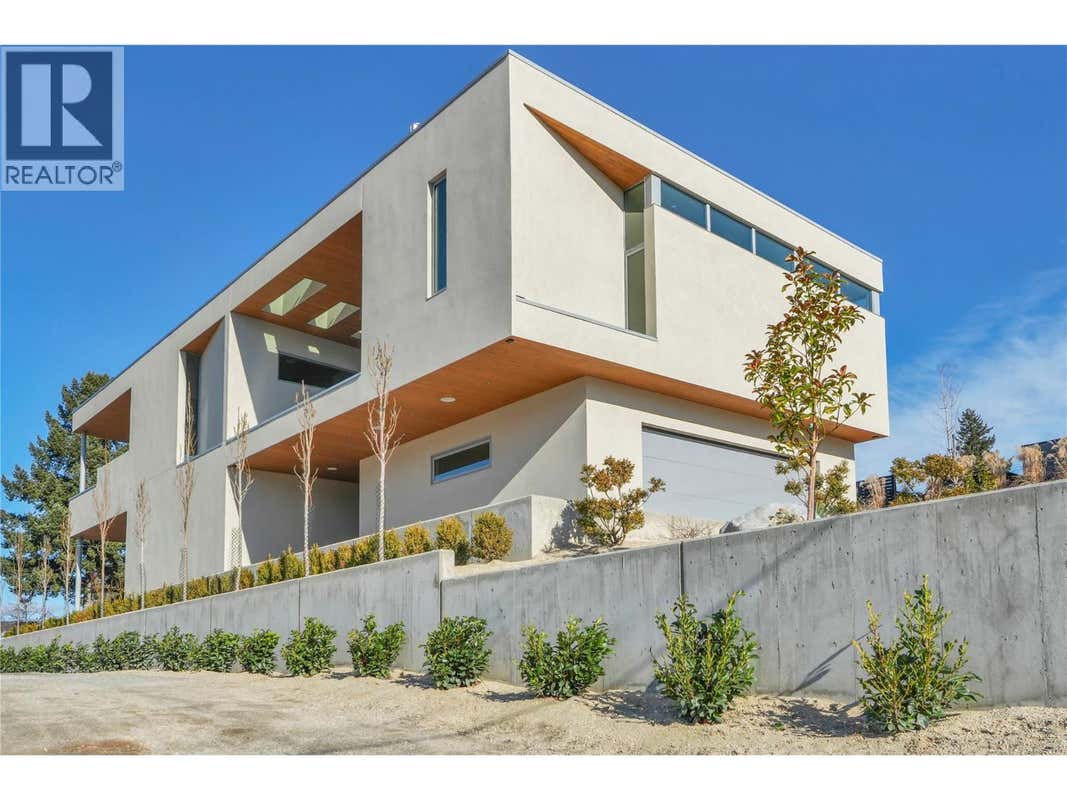 765 WESTMINSTER AVENUE E