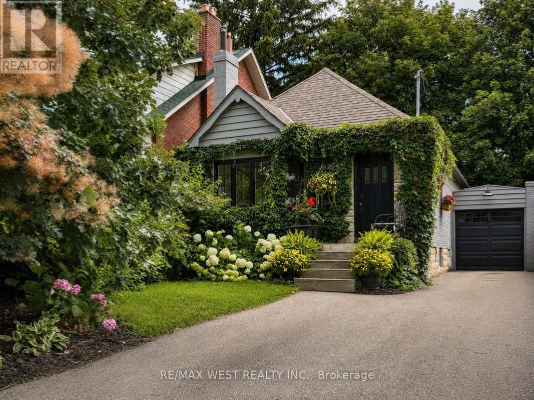 12 BRENTWOOD ROAD S