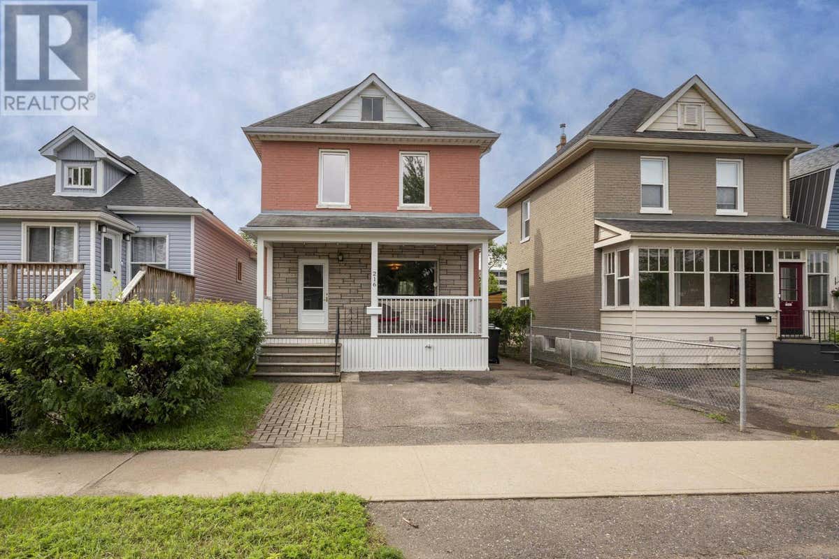 216 FRANCIS ST