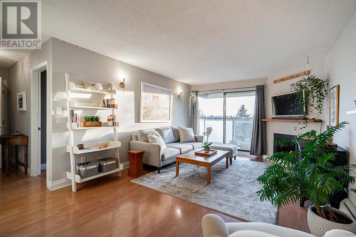 208 308 W 2ND STREET, North Vancouver, BC V7M1E1 Condo For