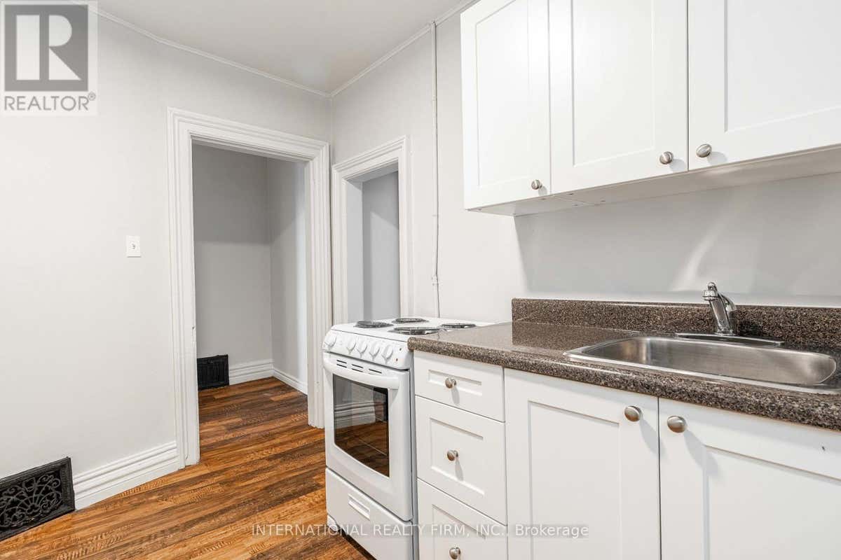 3 - 221 HAMILTON ROAD