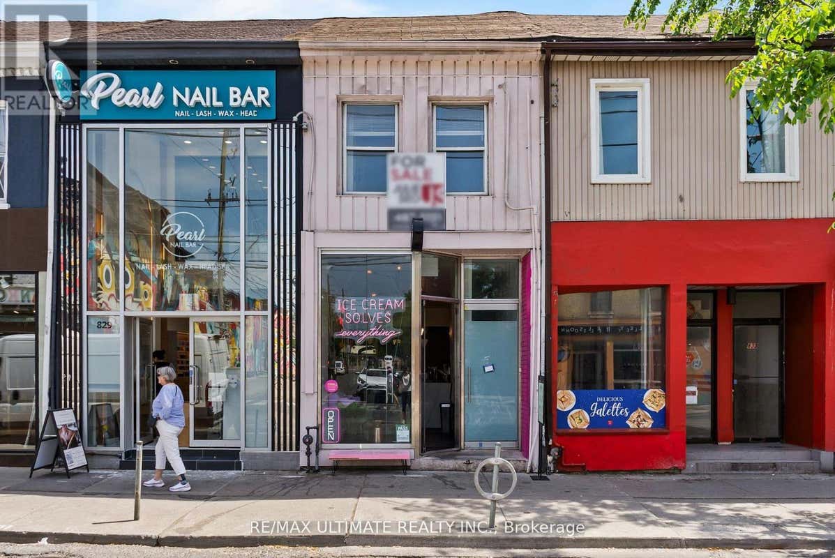 2ND FLOOR - 831 QUEEN STREET W