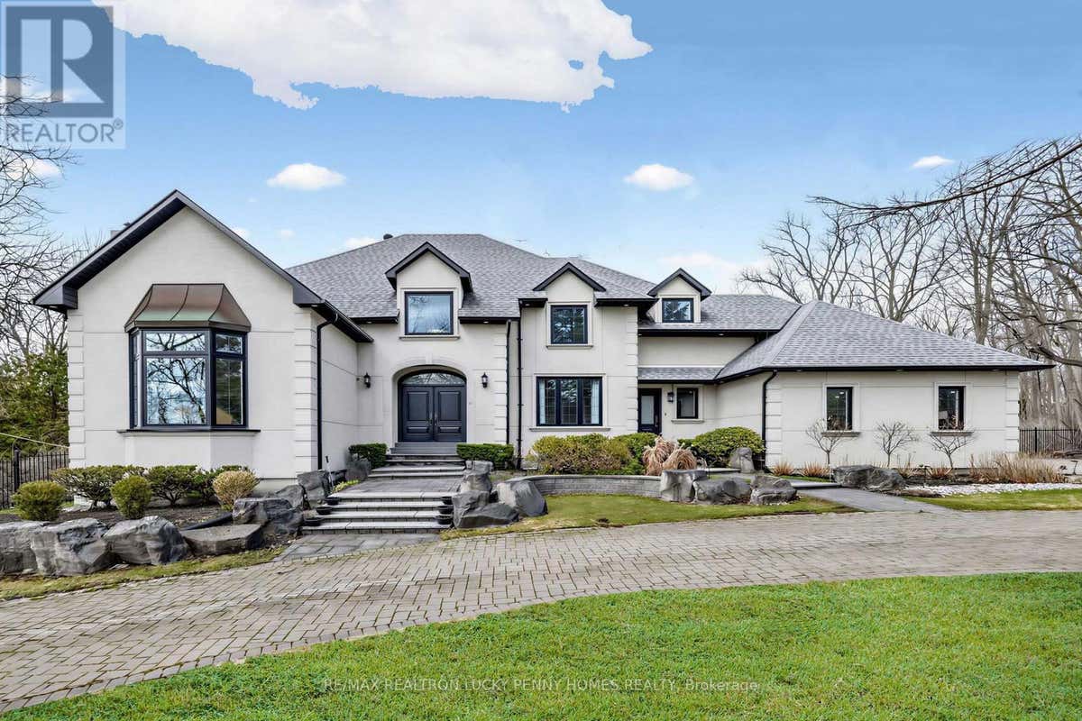 18 WALNUT GLEN PLACE